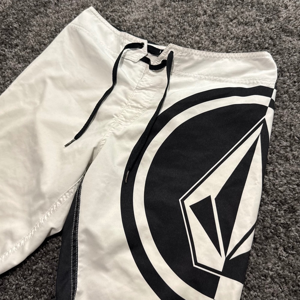Surf Volcom Board Shorts Mens White Fair Graphic Split Logo Swim Trunks Size 30